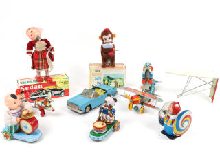 Lot 208 - DIVERS (12)