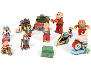 Lot 209 - DIVERS (13)