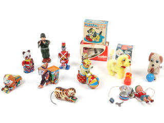 Lot 210 - DIVERS (12)