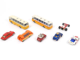 Lot 230 - DIVERS (8)