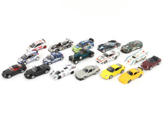 Lot 138 - DIVERS (17)