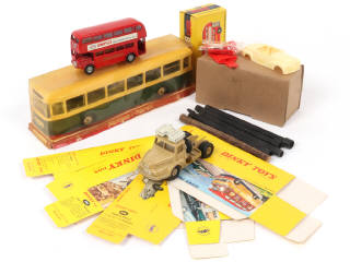 Lot 99 - DIVERS (4)