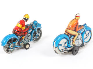 Lot 71 - DIVERS (2)