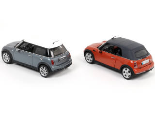 Lot 125 - DIVERS (2)