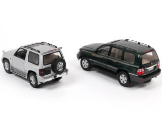 Lot 126 - DIVERS (2)