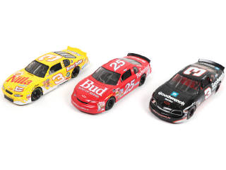 Lot 156 - DIVERS (3)