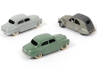 Lot 236 - DINKY TOYS (FRANCE) (3)
