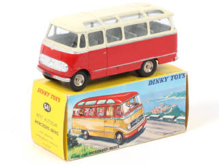 Lot 220 - DINKY TOYS (FRANCE) (1)
