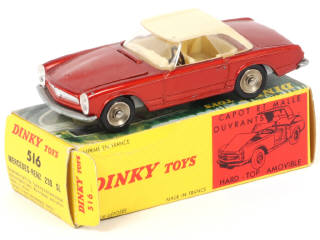 Lot 211 - DINKY TOYS (FRANCE) (1)