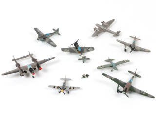 Lot 41 - DIVERS (8)