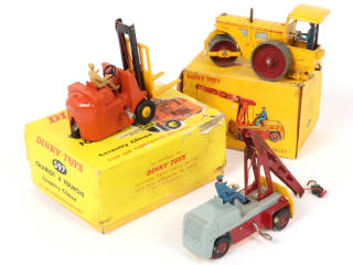 Lot 232 - DINKY TOYS (FRANCE) (3)