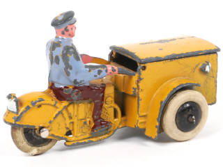 Lot 82 - DINKY TOYS (FRANCE) (1)