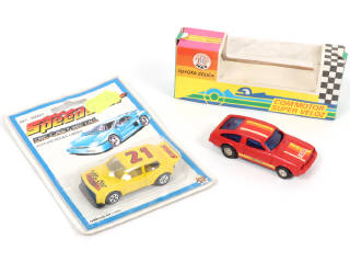 Lot 230 - DIVERS (12)