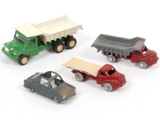 Lot 223 - DIVERS (4)