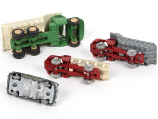 Lot 223 - DIVERS (4)