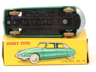 Lot 164 - DINKY TOYS (FRANCE) (1)