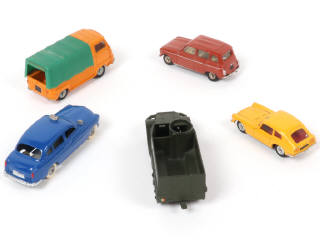 Lot 229 - DINKY TOYS (FRANCE) (5)