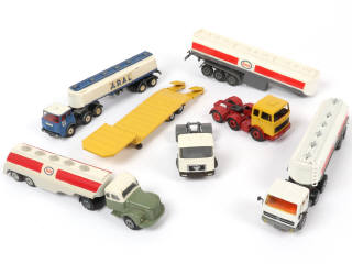 Lot 12 - DIVERS (5)
