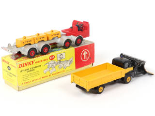 Lot 123 - DINKY TOYS (GB) (2)