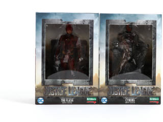Lot 32 - DIVERS (4)