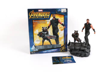 Lot 204 - DIAMOND SELECT TOYS (USA) (1)