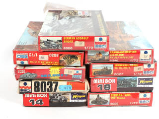 Lot 27 - DIVERS (9)