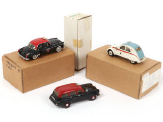 Lot 142 - DIVERS (3)