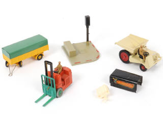 Lot 261 - DINKY TOYS (FRANCE) (6)
