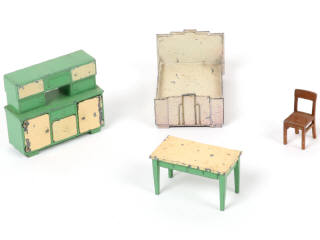 Lot 215 - DINKY TOYS (FRANCE) (4)