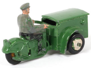 Lot 216 - DINKY TOYS (FRANCE) (1)