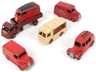 Lot 199 - DINKY TOYS (GB) (6)