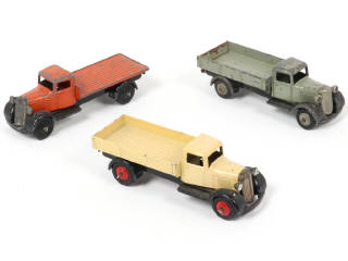 Lot 183 - DINKY TOYS (GB) (3)