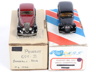 Lot 194 - DIVERS (2)