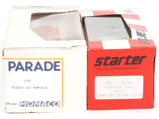 Lot 196 - DIVERS (3)