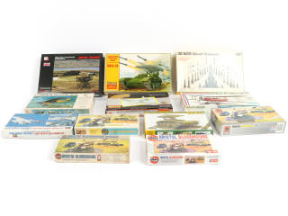 Lot 22 - DIVERS (13)