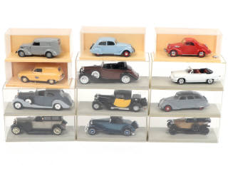 Lot 38 - DIVERS (12)