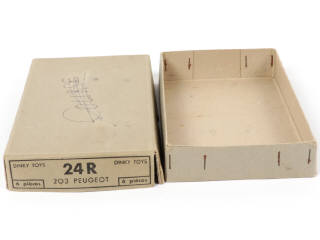 Lot 449 - DINKY TOYS (FRANCE) (1)