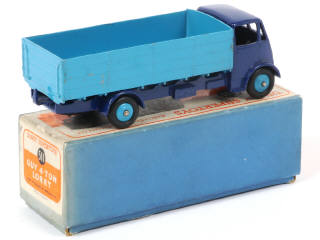 Lot 595 - DINKY TOYS (GB) (1)