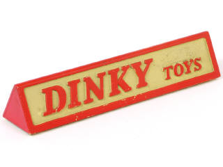 Lot 445 - DINKY TOYS (FRANCE) (1)