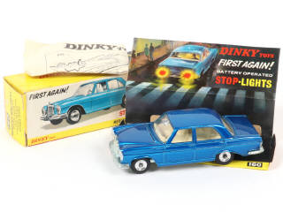 Lot 581 - DINKY TOYS (GB) (1)