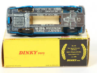 Lot 581 - DINKY TOYS (GB) (1)
