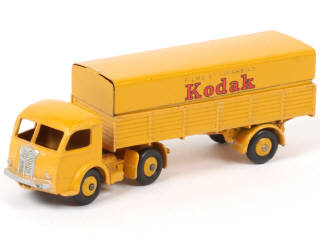 Lot 315 - DINKY TOYS (FRANCE) (1)