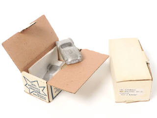 Lot 19 - DIVERS (2)