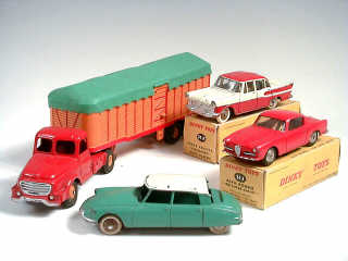 Lot 613 - DINKY TOYS FRANCE (4)