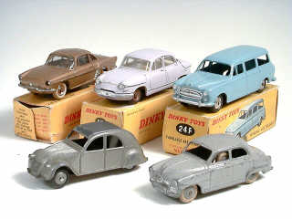 Lot 626 - DINKY TOYS (FRANCE) (5)