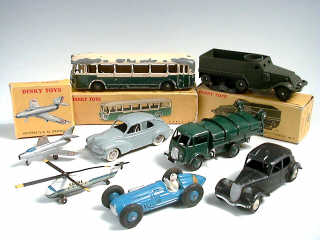 Lot 710 - DINKY TOYS (FRANCE) (8)