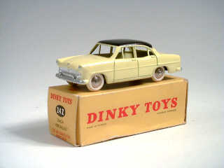Lot 646 - DINKY TOYS FRANCE (1)