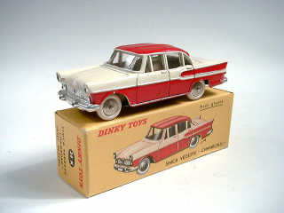 Lot 656 - DINKY TOYS FRANCE (1)