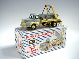 Lot 735 - DINKY TOYS FRANCE (1)