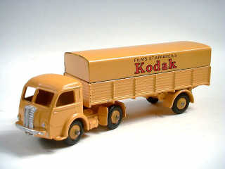 Lot 689 - DINKY TOYS FRANCE (1)